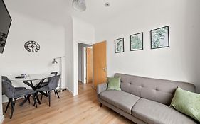 Central Reading - 3 Bed Apartment